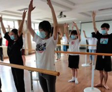 空乘專業(yè)學(xué)生形體課 空乘專業(yè)學(xué)生形體課